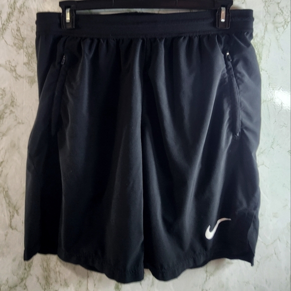 NIKE Black Polyester Shorts - Picture 2 of 11